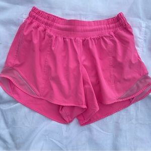 Lululemon Hotty Hot shorts mid rise 4”